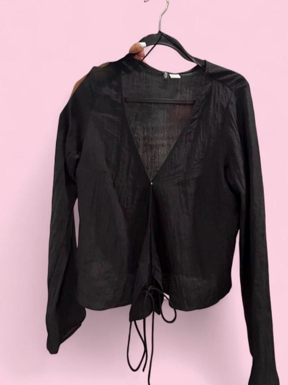 H&M Black Long Sleeve Tie-Front V-Neck Top